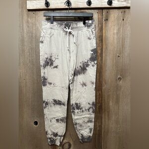 PINK Victoria’s Secret Tie Dye Skinny Jogger Sweatpants in Gray Size Medium